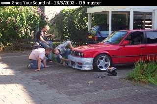 showyoursound.nl - De meeste DB in een BMW Touring!! - DB master - dcp_1273.jpg - Beetje kijken van hoe en wat ...